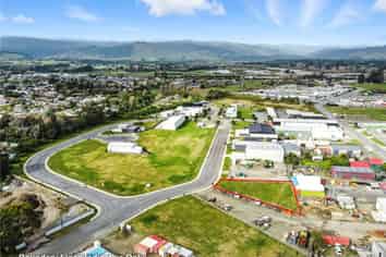 Commercial land in Ōtaki - Build or landbank
