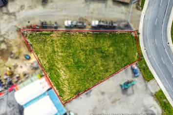 Commercial land in Ōtaki - Build or landbank