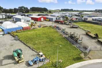 Commercial land in Ōtaki - Build or landbank