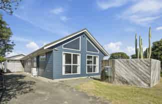 5 Adrian Grove , Waikanae Beach