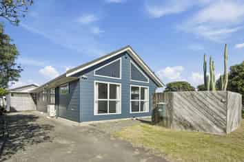 5 Adrian Grove , Waikanae Beach