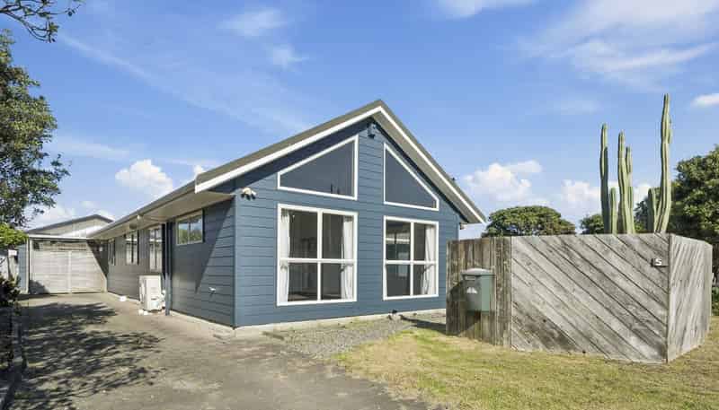 5 Adrian Grove , Waikanae Beach