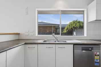 5 Adrian Grove , Waikanae Beach