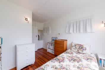 8 Hunia Street, Marton