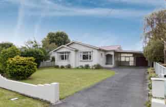 8 Hunia Street, Marton