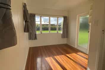 8 Hunia Street, Marton