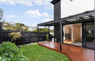 1B Stott Avenue, Birkdale