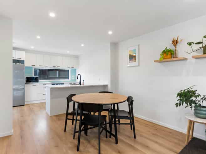 1B Stott Avenue, Birkdale