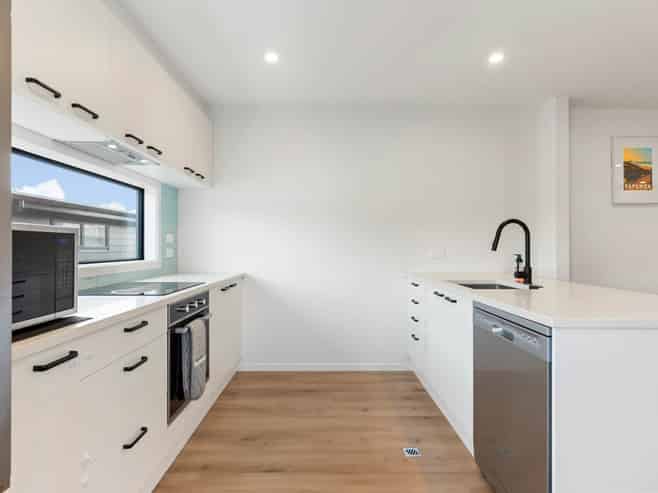 1B Stott Avenue, Birkdale