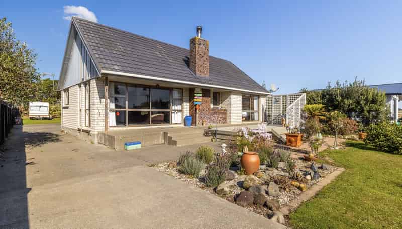 195 High Street, Bulls