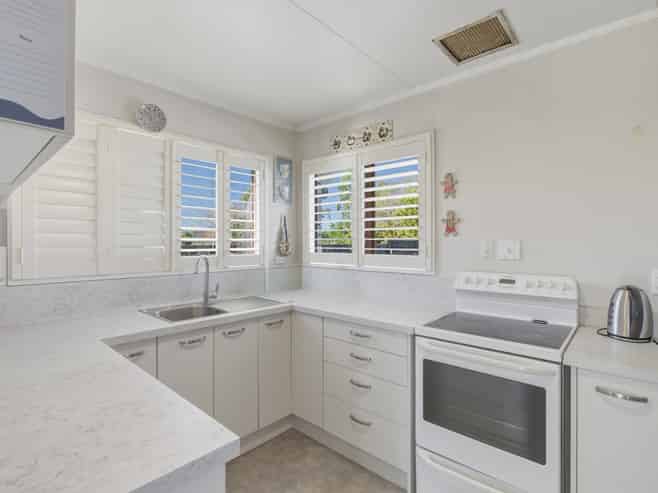 195 High Street, Bulls