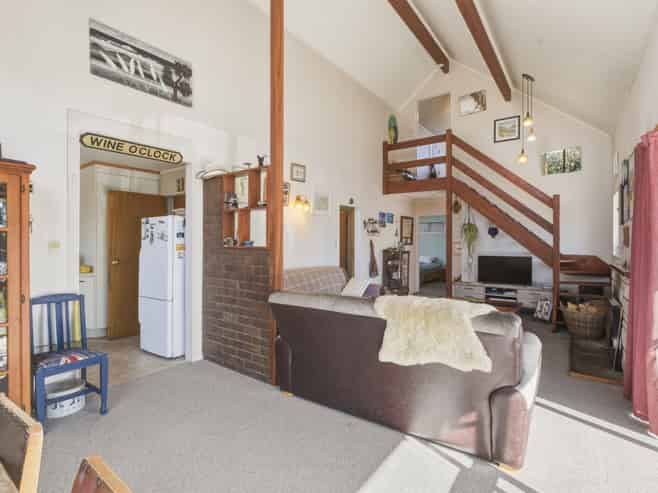 195 High Street, Bulls