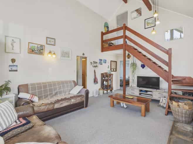 195 High Street, Bulls