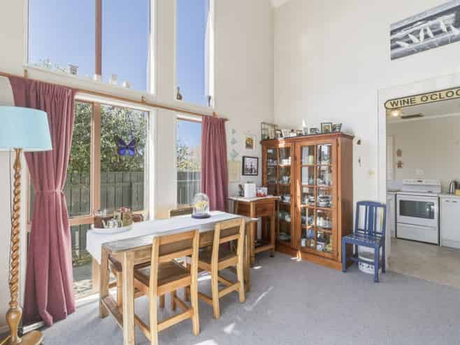 195 High Street, Bulls