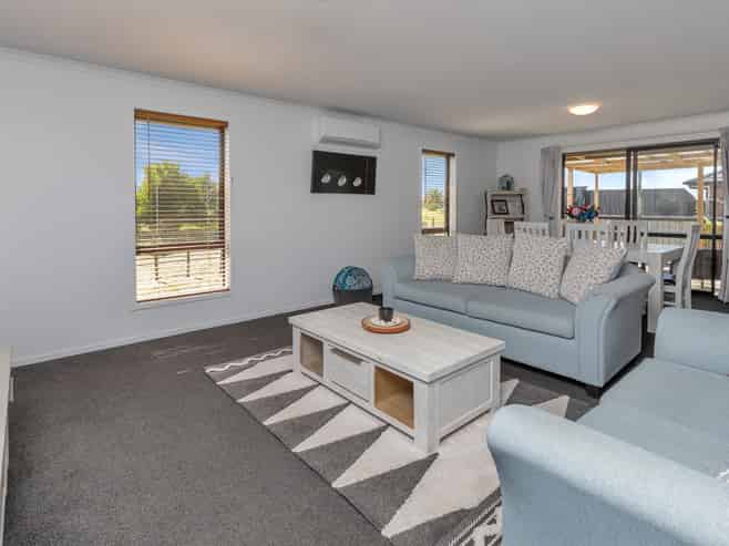 33 Ocean View Rise, Ruakaka