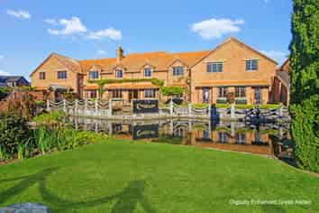 10/24 Quiet Woman Way, Monaco