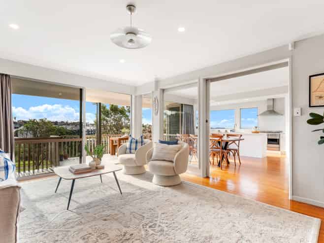 12 Tawhana Crescent, Red Beach