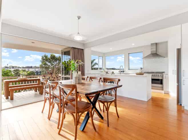 12 Tawhana Crescent, Red Beach