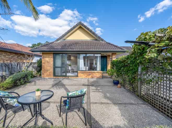 3/6 Marbeth Court, Botany Downs