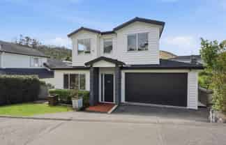 104 Admirals Court Drive, Greenhithe