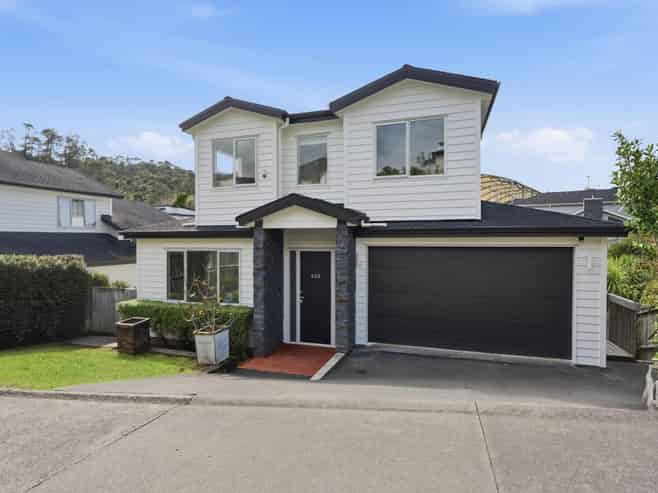 104 Admirals Court Drive, Greenhithe