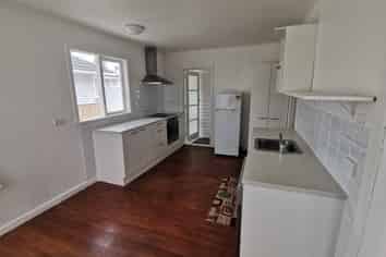 15C Rimu Road, Mangere Bridge