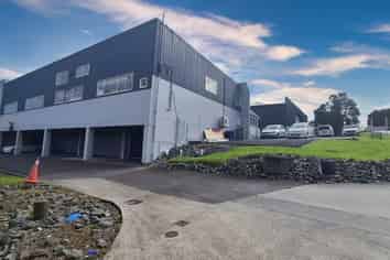 SECURE & FUNCTIONAL STORAGE / TRADESMAN BASE
