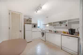 141J Churton Drive, Churton Park