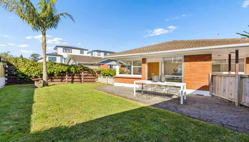 6 Rothwell Place, Sunnyhills