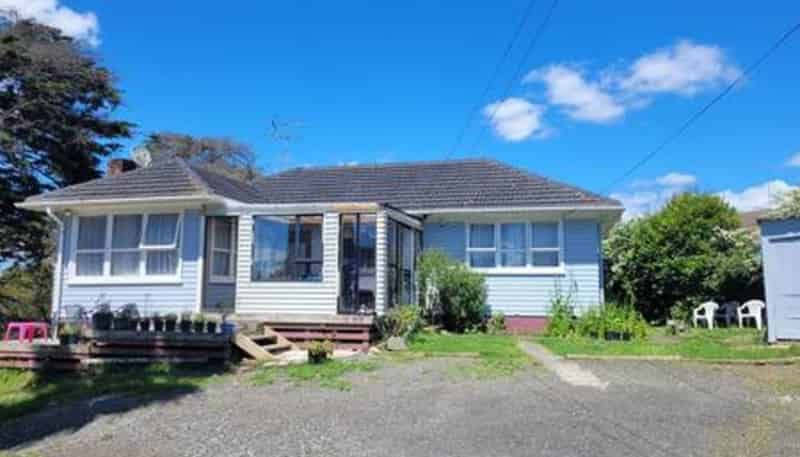 48 Williams Crescent , Otara