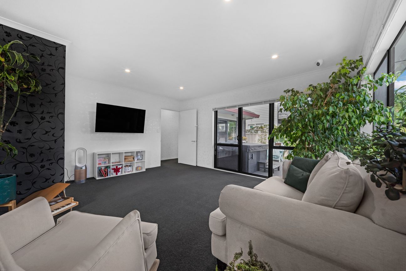 Immaculate and Location Perfect – pohled 2