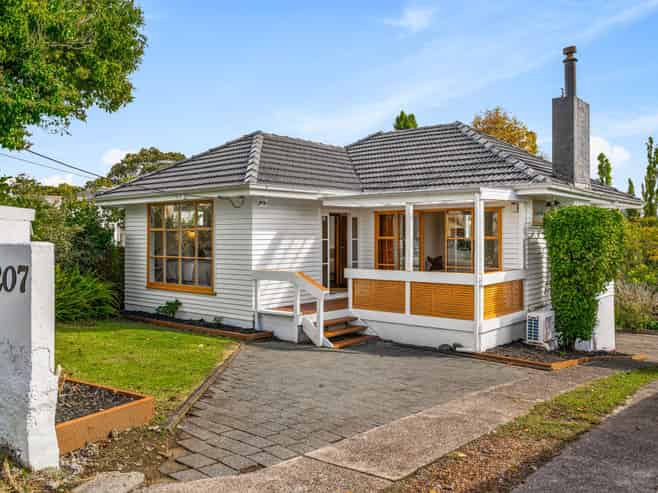 207 Sturges Road, HENDERSON