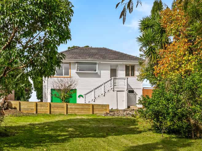 207 Sturges Road, HENDERSON