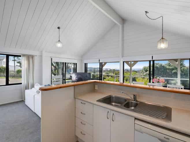 13 Moffat Road, Red Beach