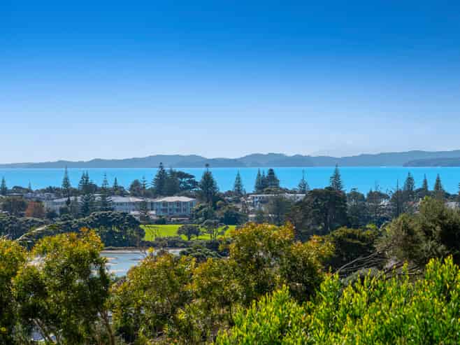 13 Moffat Road, Red Beach