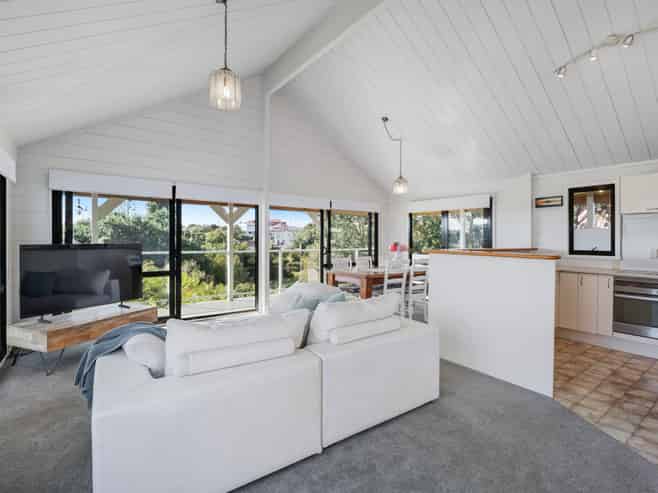 13 Moffat Road, Red Beach