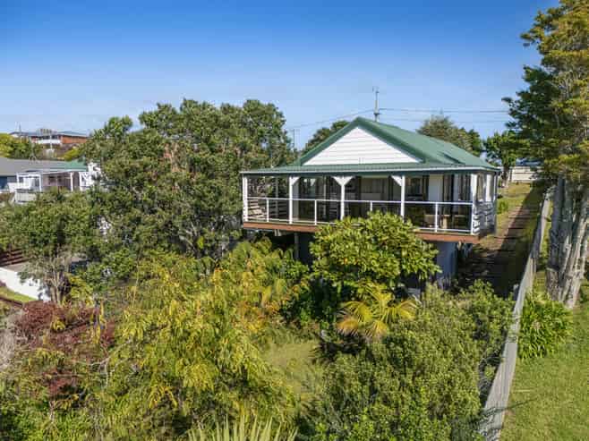 13 Moffat Road, Red Beach