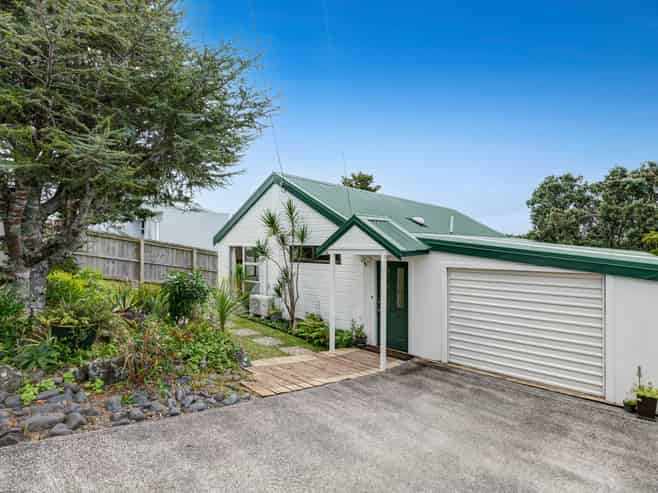 13 Moffat Road, Red Beach