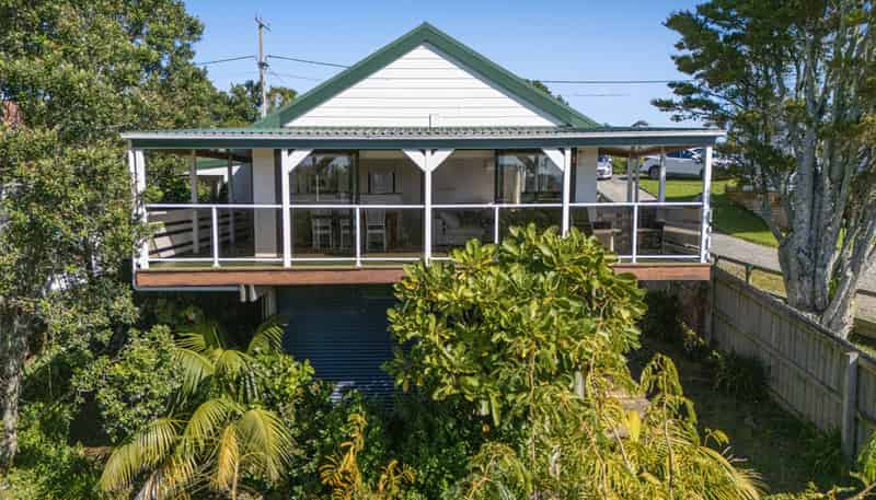13 Moffat Road, Red Beach