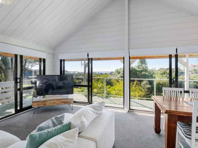 13 Moffat Road, Red Beach