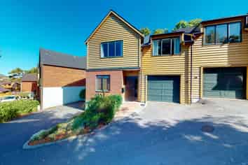 35 Futuna Close, Karori