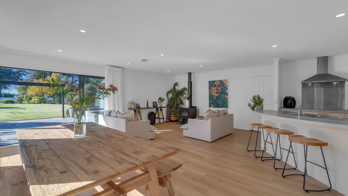 Owners have brought! - 1,300m² Gem Must Sell! - Więcej
