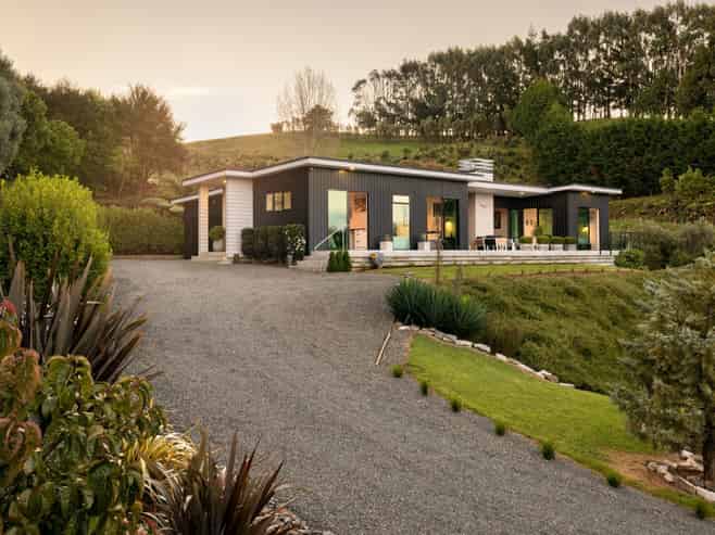 6 Tiwarawara Lane, Pirongia