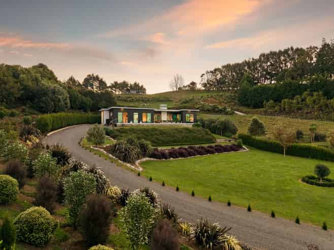 6 Tiwarawara Lane, Pirongia