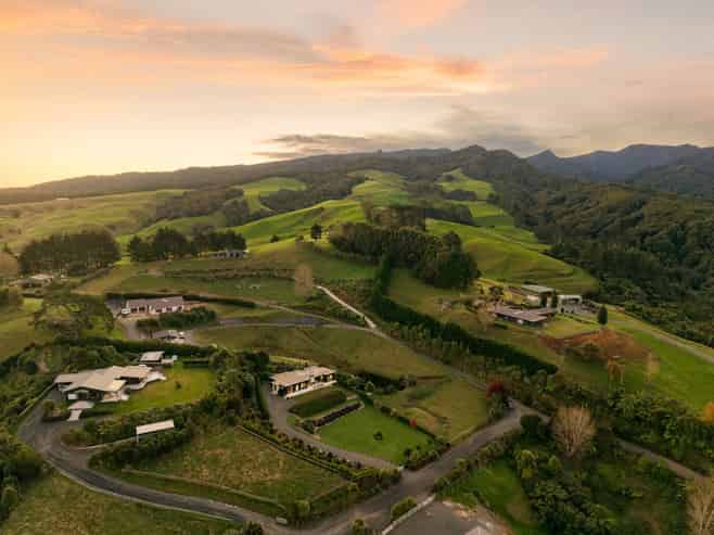 6 Tiwarawara Lane, Pirongia