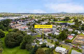 37 Torino Street, Point England