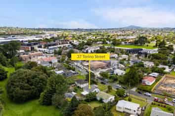 37 Torino Street, Point England