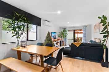 37 Torino Street, Point England