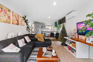 37 Torino Street, Point England