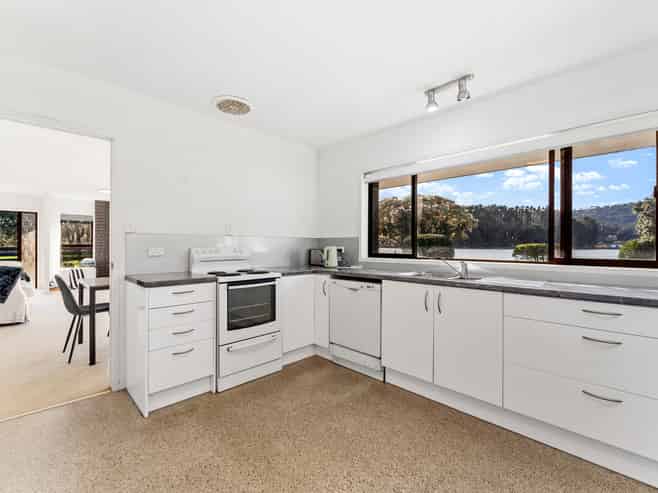 2 Dunbar Road, Point Wells